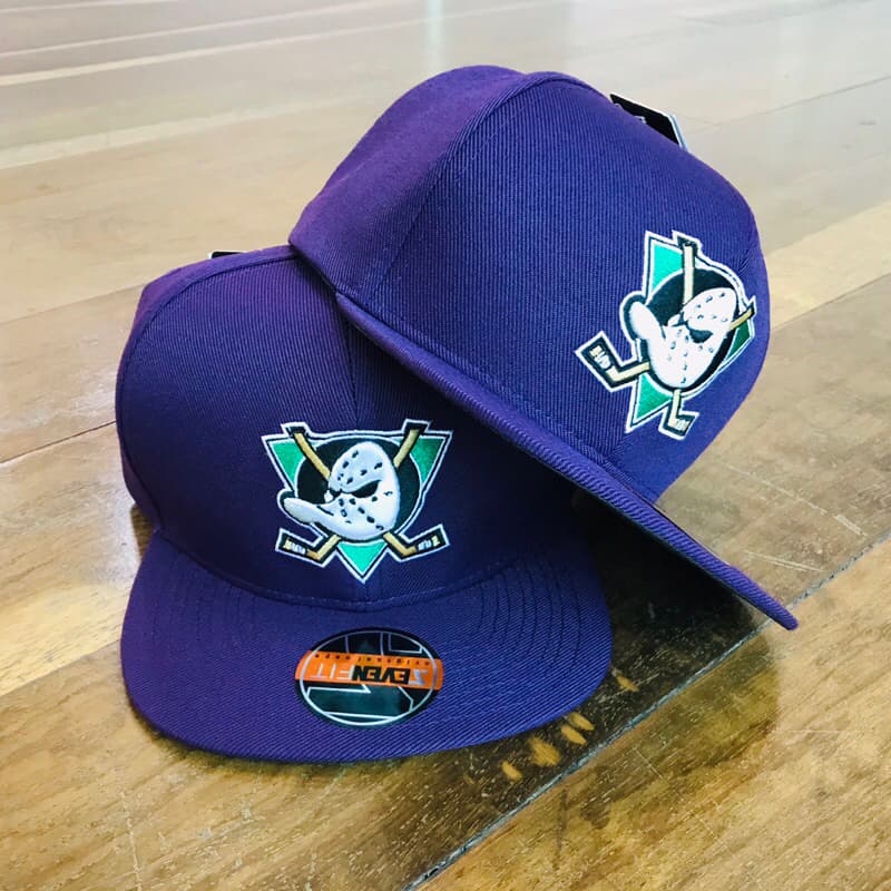 Boné Aba Reta Anos 90 Duks Com Regulagem /Masculino e feminino / SnapBack/  Bordado