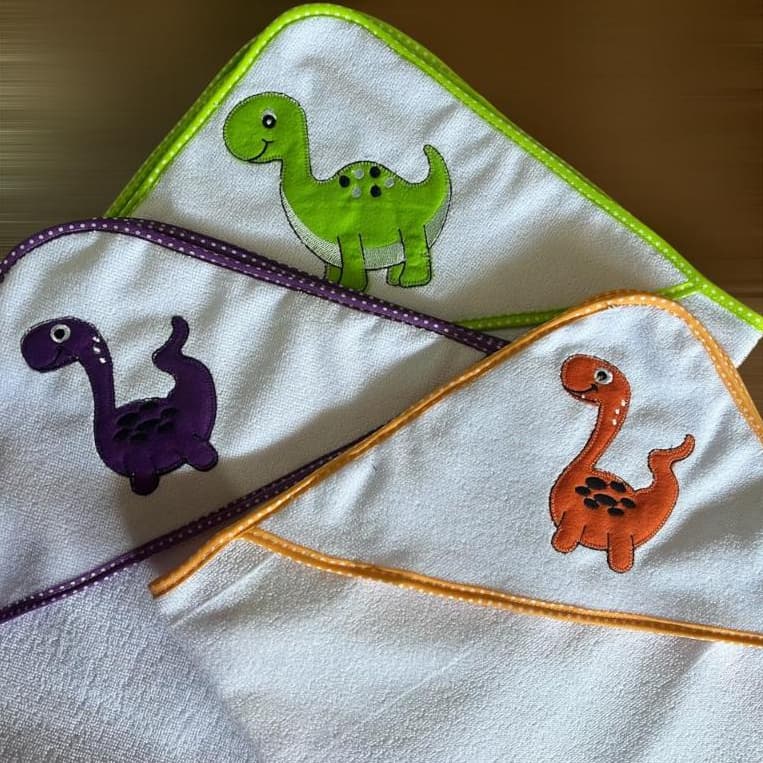 Toalha de Banho Bebe Dinossauros Bordadas