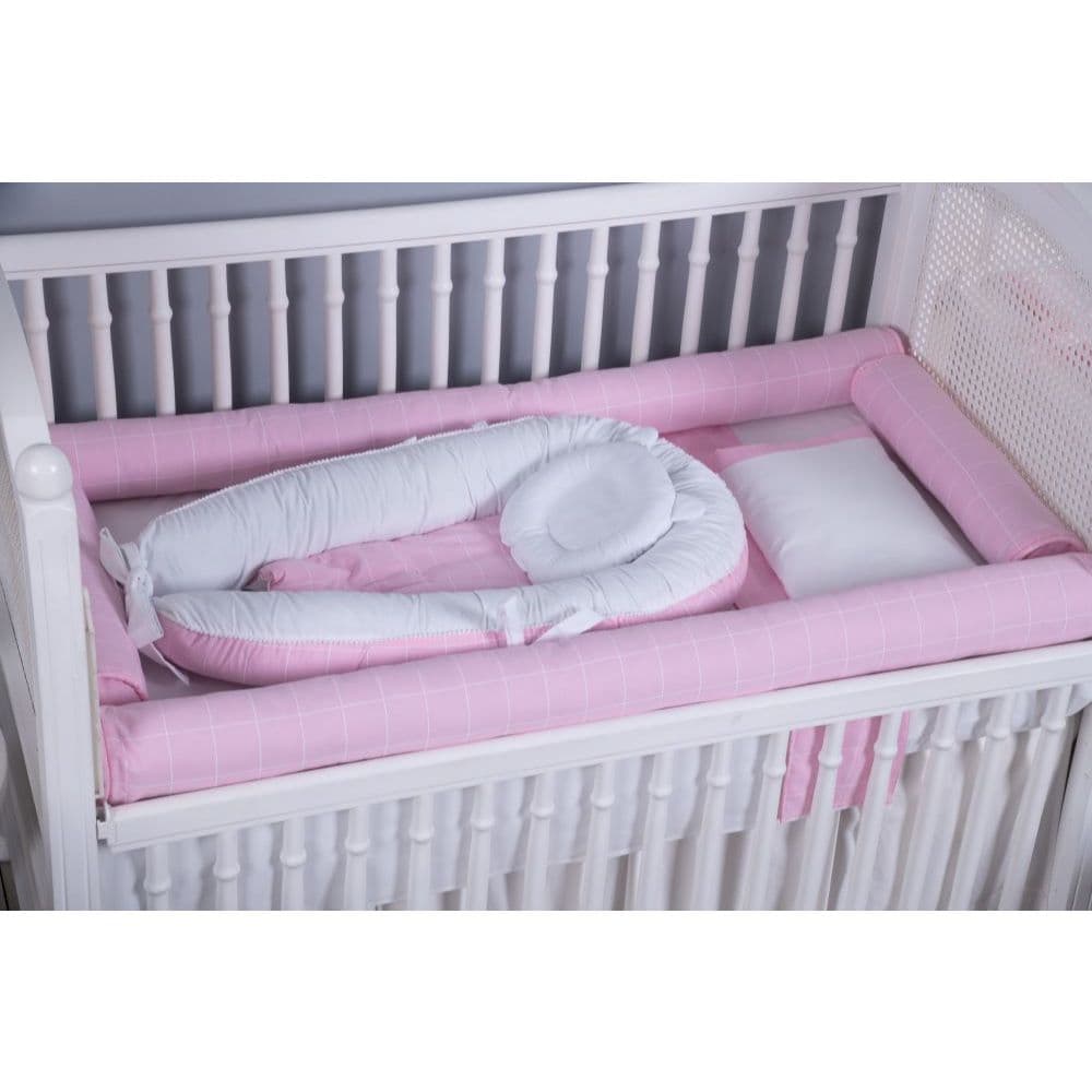 Kit Rolinho 4 peças Protetor De Berço + Ninho Enxoval De Bebê Estampado 100% Algodão Xadrez Rosa