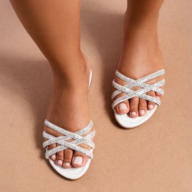 Chinelo rasteira branco brilhante