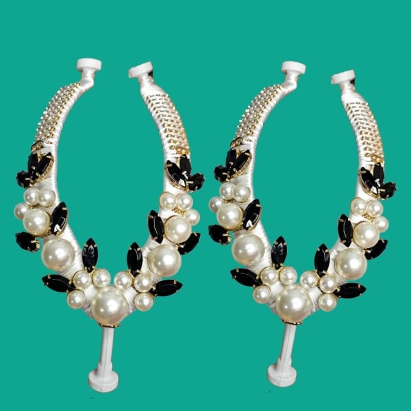 Tira tradicional customizada com Cabedal de pérolas para chinelo