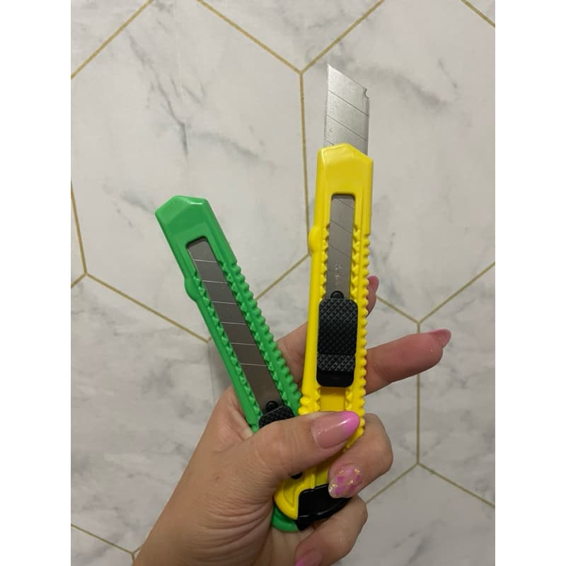 Estilete colorido com 2 unidades ou lâminas
