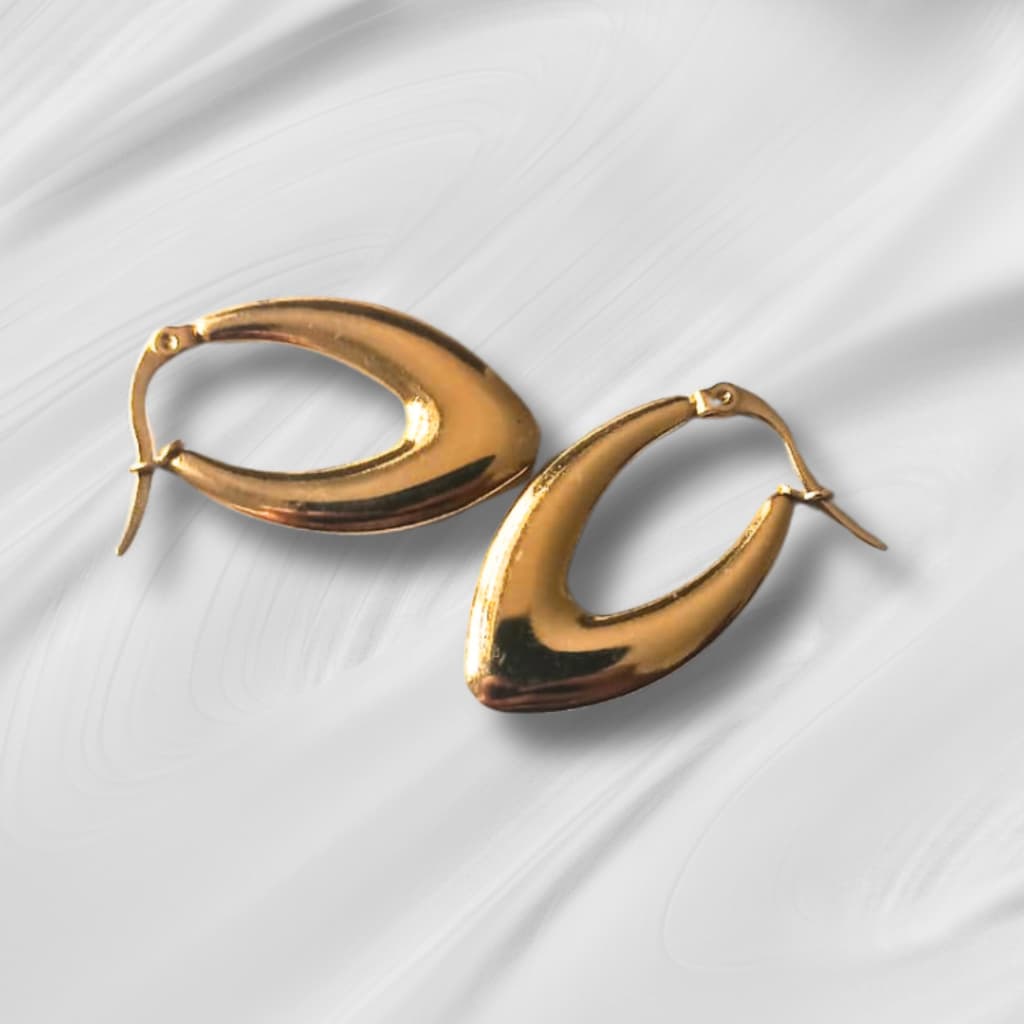 Brinco Gota Vazado Dourado - Charme Minimalista em Banho de Ouro