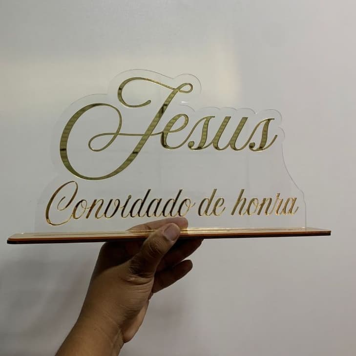 Suporte de Mesa em Acrílico Jesus Convidado de Honra com Opção de 2 Chaveiros