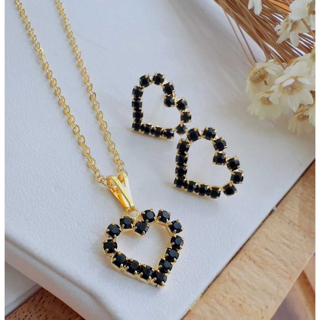 Conjunto Colar e Brincos de Coração Vazado Cravejado com Zircônias Folheado a Ouro/Prata