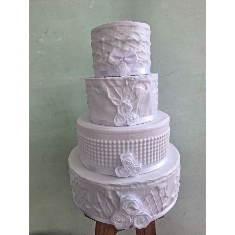 Bolo fake casamento 4 andar branco textura perolas