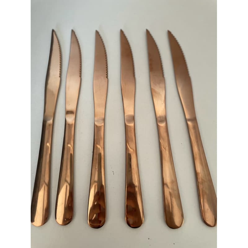 Kit Conjunto com 6 facas de serra,  talheres nas cores dourado, rose Gold, inox de qualidade