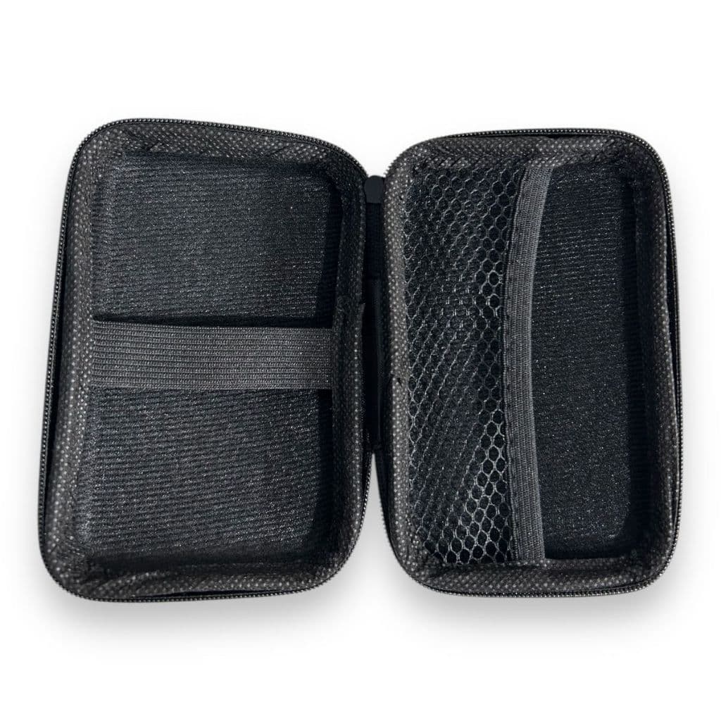 Case Estojo de Couro Sintético com Zíper Tamanho Médio na Cor Preta– Elegância e Praticidade