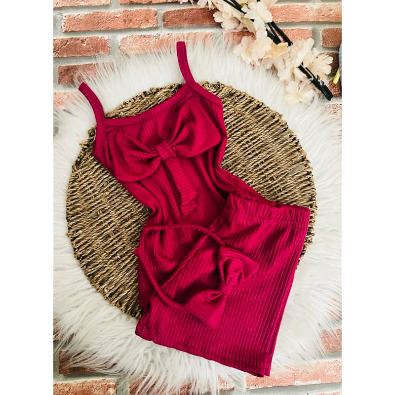 Blusa alcinha laco + short + laço de cabelo