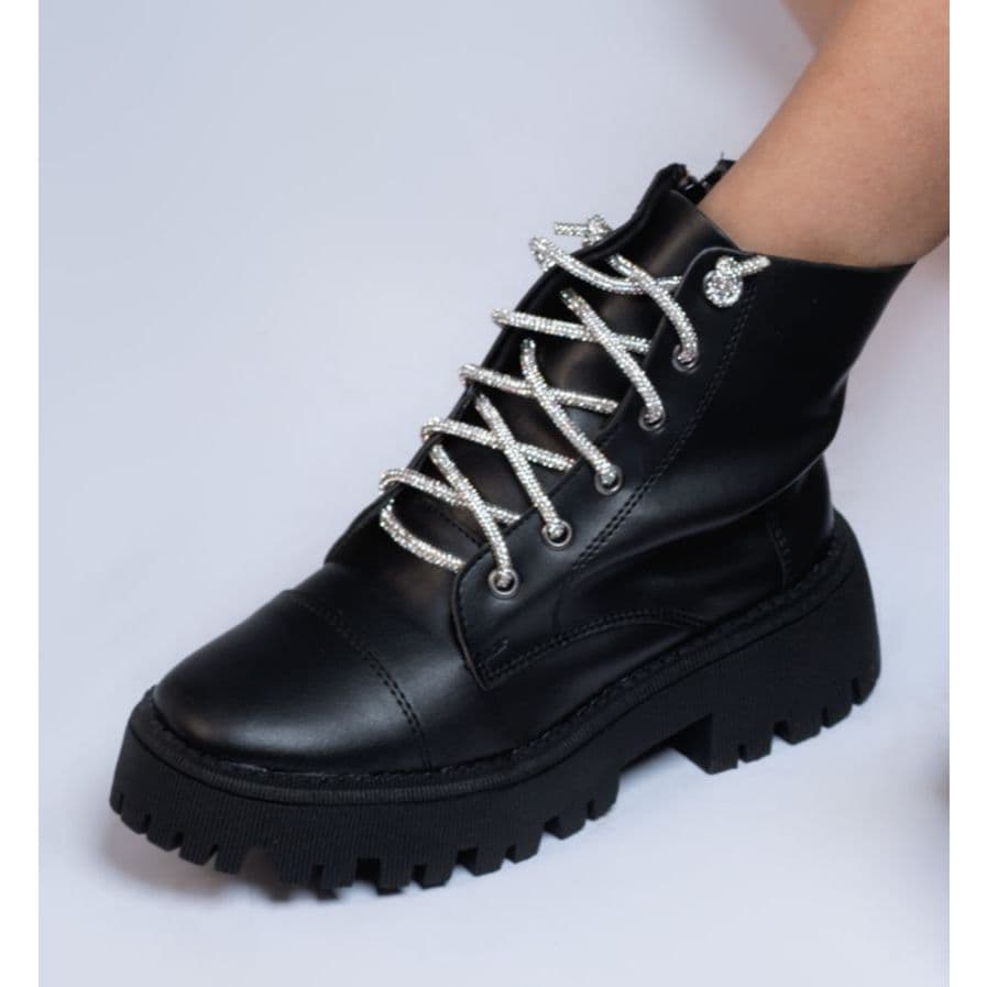Bota coturno napa feminino tratorado - Opção de dois cadarços (brilhoso e normal- Sintético // Cor: Preto e Off white ee