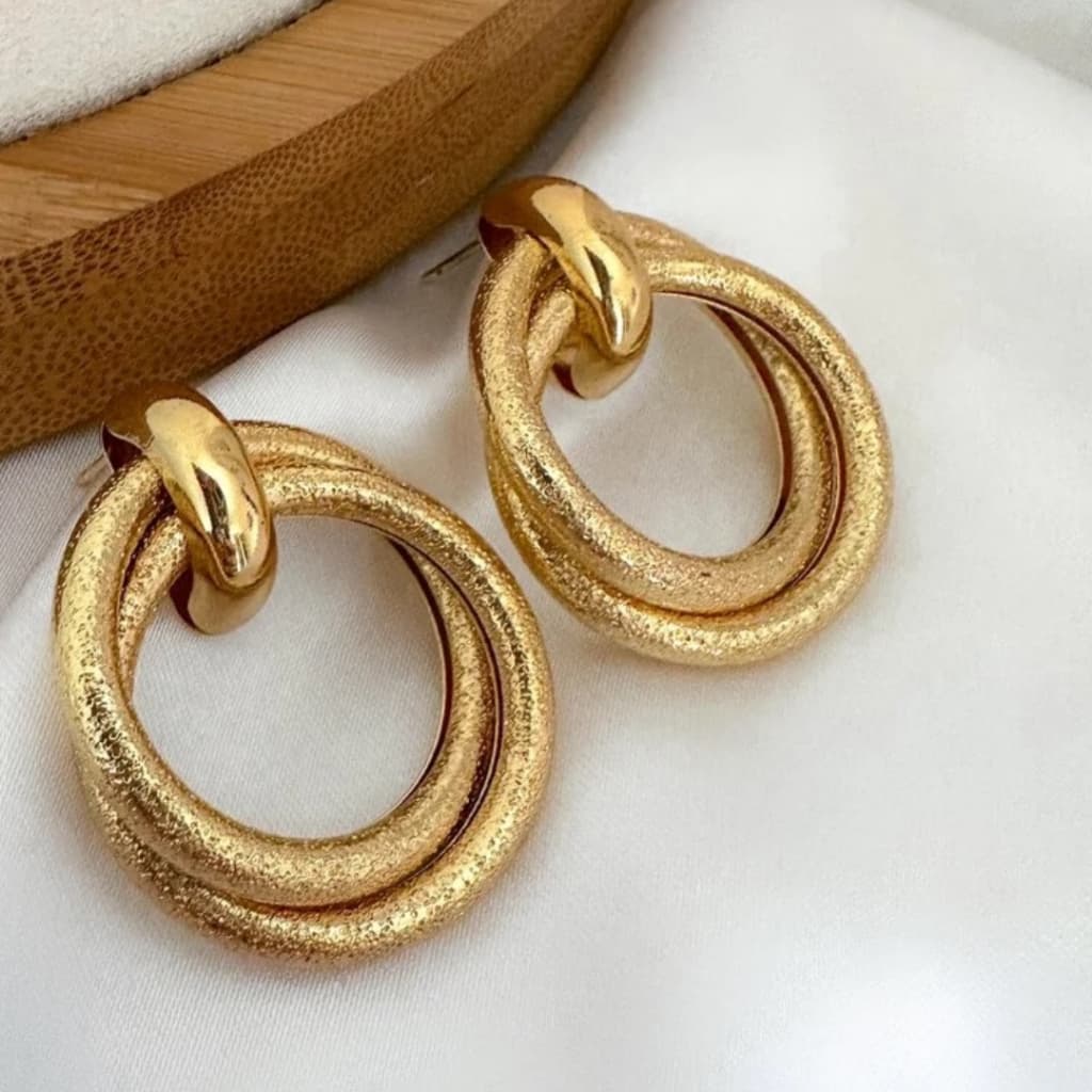 Brinco tendencia Argola de Elos Entrelaçado  Banhado a Ouro 18K