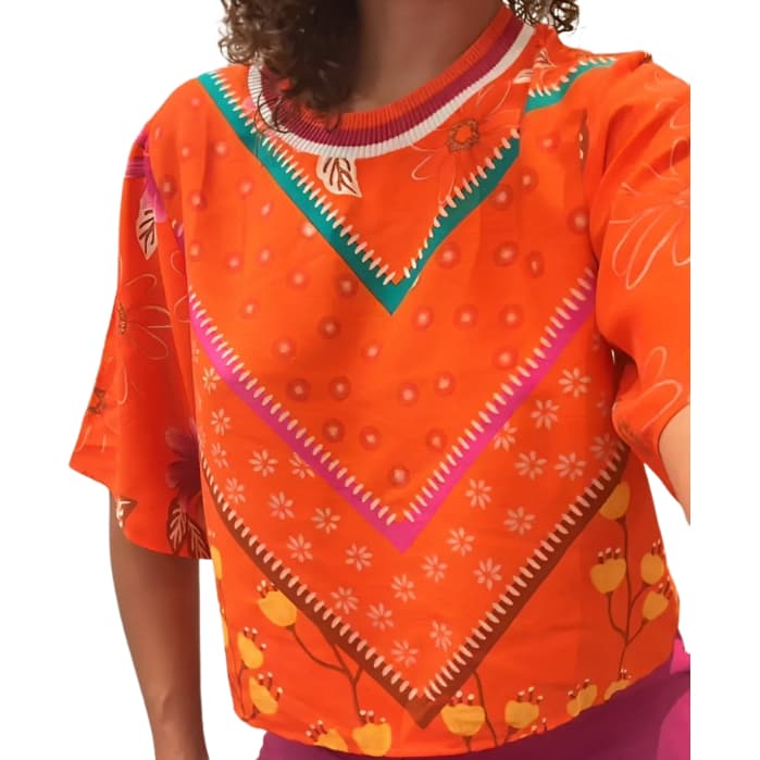 Cropped T-Shirt com golinha/estampa da moda/gringa/blogueira/coleção 2025/blusa feminina manga curta/colorida/carnaval