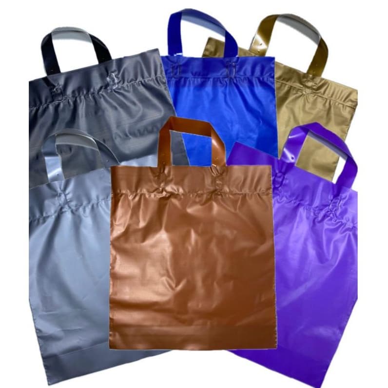 KIT COM 100 SACOLAS PLÁSTICAS ALÇA FITA TAMANHO 30X35 EM ALTA DENSIDADE