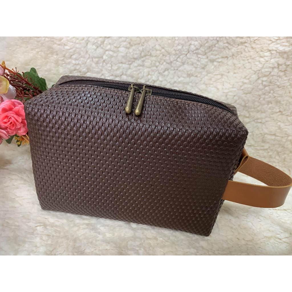 BOLSA NECESSAIRE EM COURO ECOLOGICO
