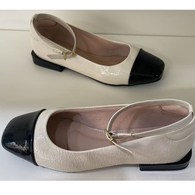 Sapatilha feminina verniz modelo boneca bico quadrado com abotoação - Verniz glossy preto e off white VER - REF:506.4562