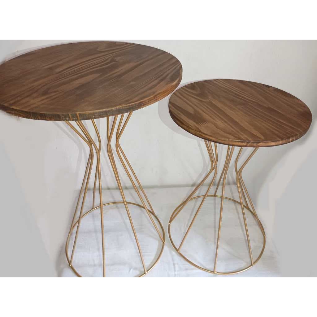 Kit 2 mesinha de canto modelo Roma feito em ferro e pinus com 60 cm e 50 cm de altura