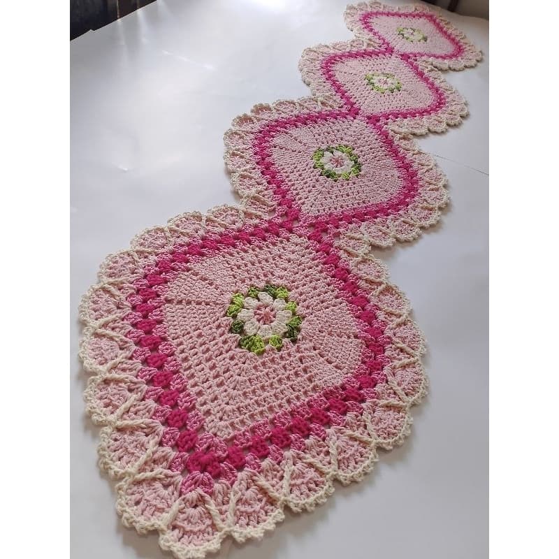 tapete caminho de mesa  em croche com flores 170m