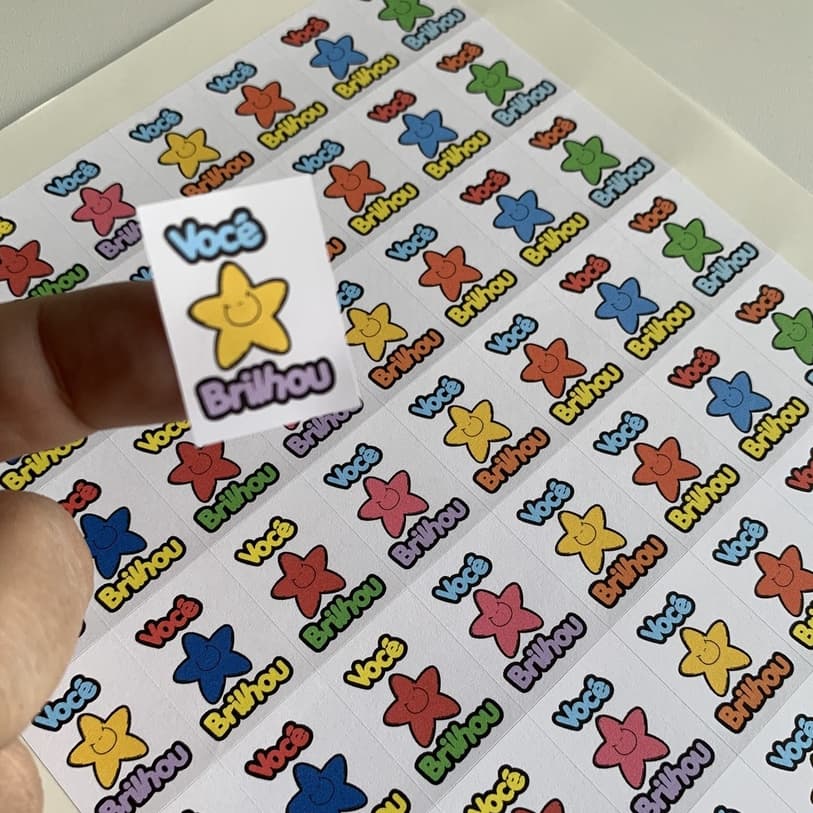 200 adesivos de Incentivos escolares star color ACABAMENTO FOSCO auto colante mod 2,5CM VOLTA ÀS AULAS 2026