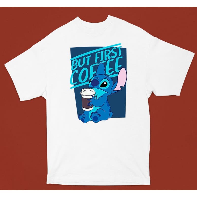 Camiseta But First Coffee Lilo e Stitch Algodão Unissex