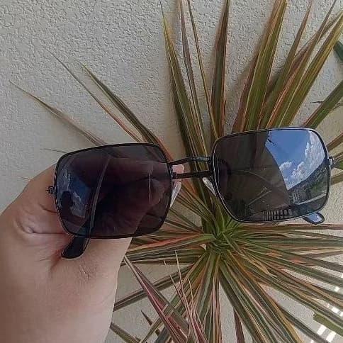 Óculos de Sol Unissex Preto – Estilo Versátil e Proteção UV