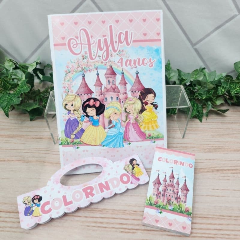 Kit Colorir As Princesas Cute Personalizado | Lembrancinha Festa Infantil | Livrinho + Giz de Cera | Qualquer Tema