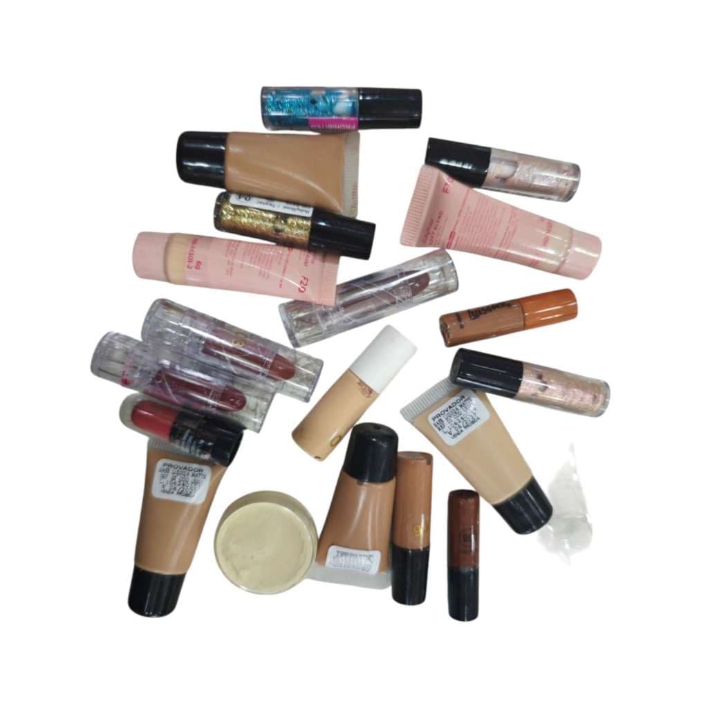 Kit de mini provadores de base corretivo gloss batom mate pó banana iluminador ! Todos novos sem uso