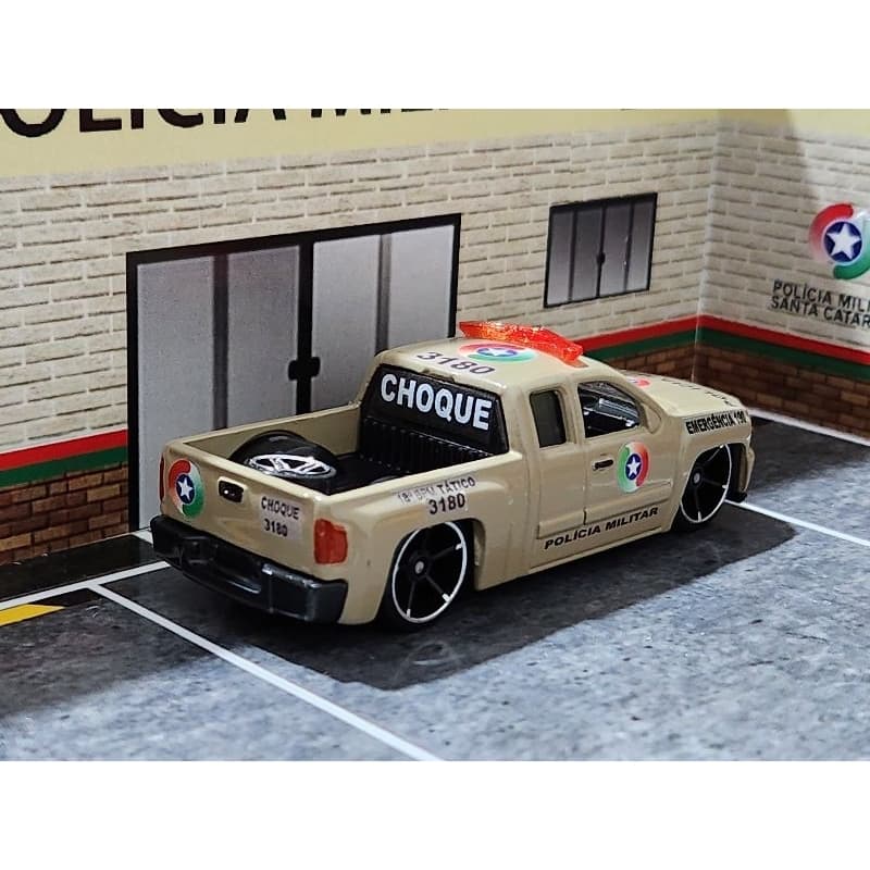 CHEVROLET SILVERADO PICK.UP PMSC CUSTOM ESCALA 1.64 TAMANHO 7CM HOT WHEELS ACOMPANHA EMBALAGEM DE ACETATO TAMANHO 7CM