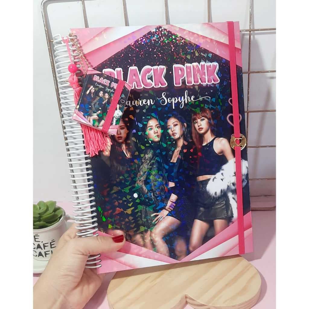 Caderno Universitário 10 matérias personalizado com nome capa holográfica + Caneta+Chaveiro Post it