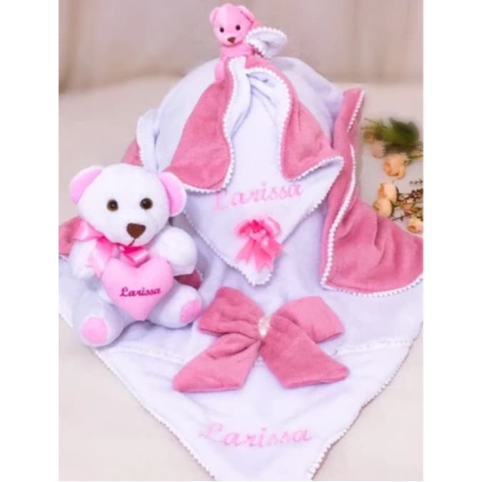 Kit com manta, naninha, urso e almofada de pescoço para bebê personalizado com o nome