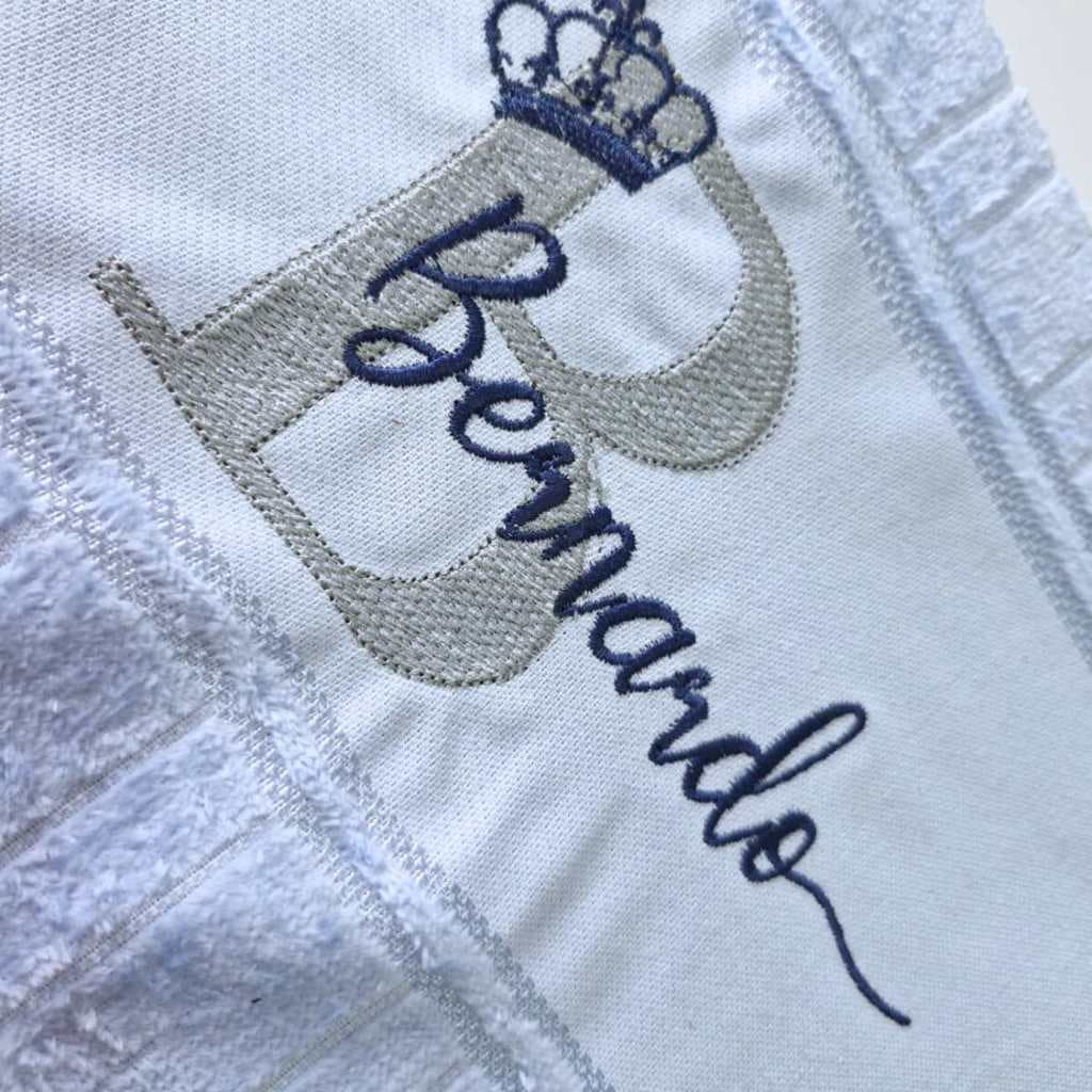 Toalha de Mão Bordada Personalizada Letra Inicial c/ Coroa e Nome