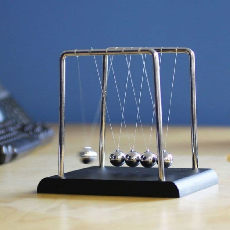 Pêndulo De Newton Enfeite Decoração p/ Sala Escritório Balance Balls- 18cm, 13,5 cm e 9cm