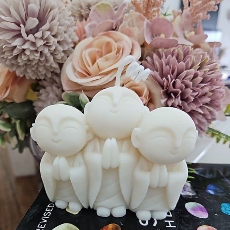 Vela estátua aromática decorativa trio de Monges 100 gramas cera vegetal / vela perfumada / vela aesthetic / minimalista