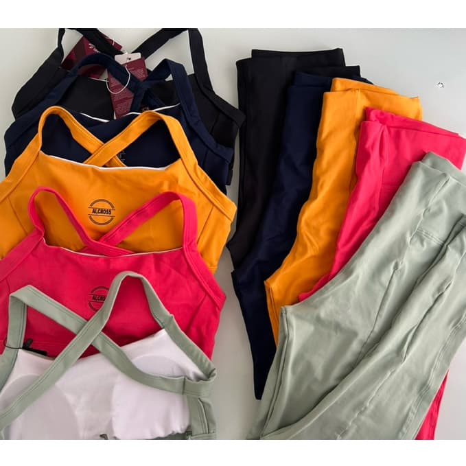 Conjunto de academia Feminino Calça e top em Poliamida Cross academia corrida fitness. Roupa de academia feminina