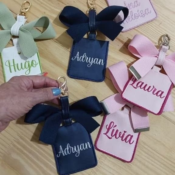 Chaveiro Personalizado com Laço e TAG Bordada nome, Laço Maternal bebê ,chaveiro para Bolsa de Bebê