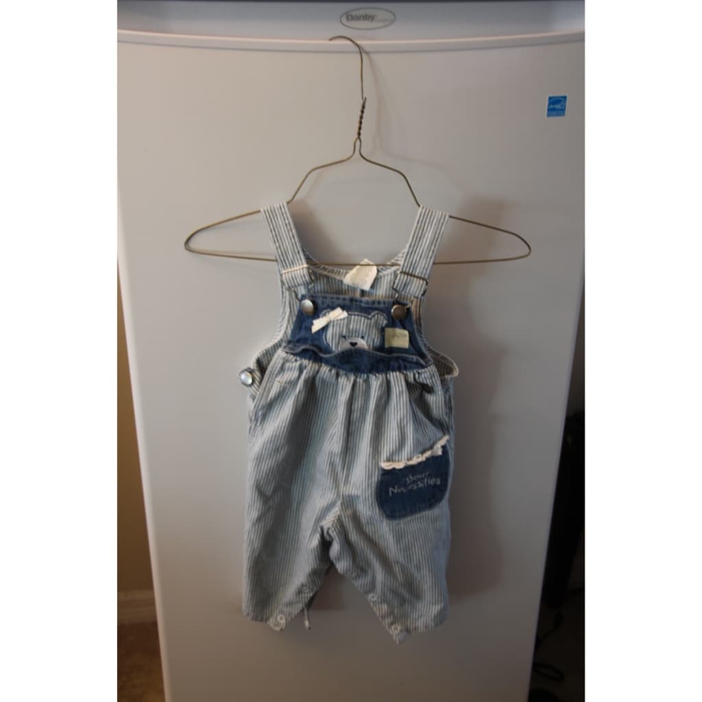 #257(ref30) ROUPA MENINA JARDINEIRA LISTRADA URSINHO TAMANHO 12T BEAR NECESSITIES