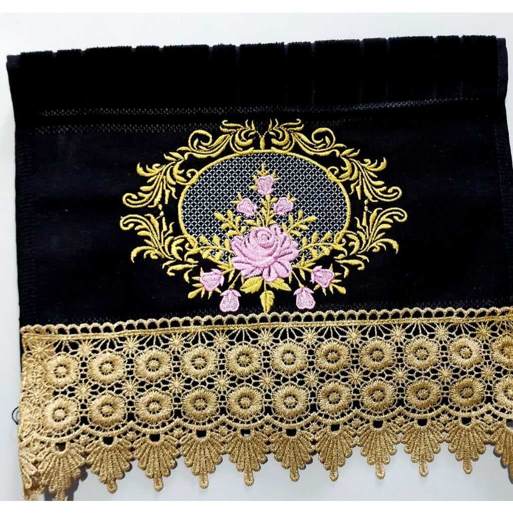 Toalha luxo Bordada de Lavabo dolher preta toalha com renda dourada.obs.tamanho 30 cm por 45 cm.Envio Imediato