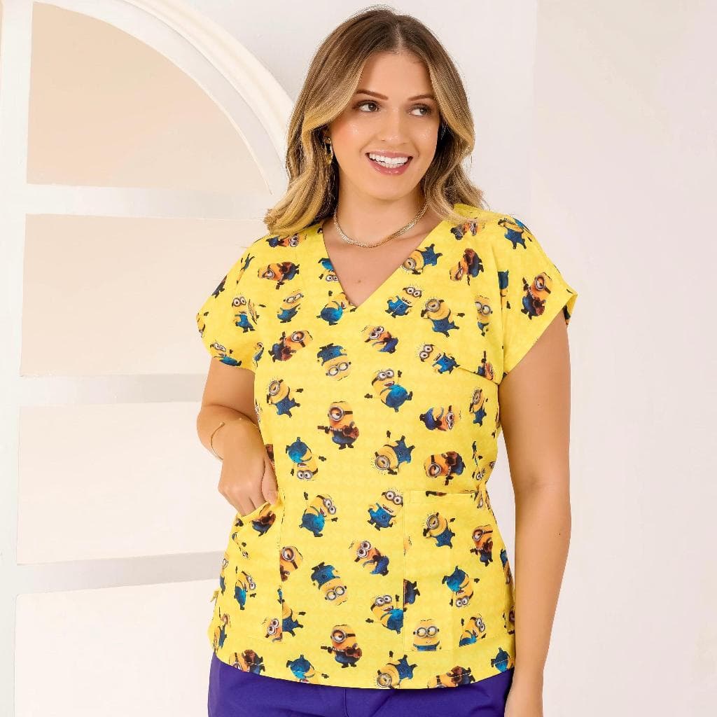 Conjunto cirugicos Pijamas hospitalares ( ESTAMPA MINIOS BATA+CALÇA).