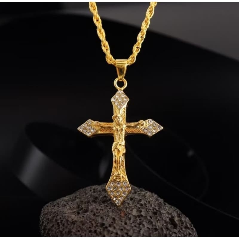 Corrente masculina crucifixo dourado com pedras brilhantes