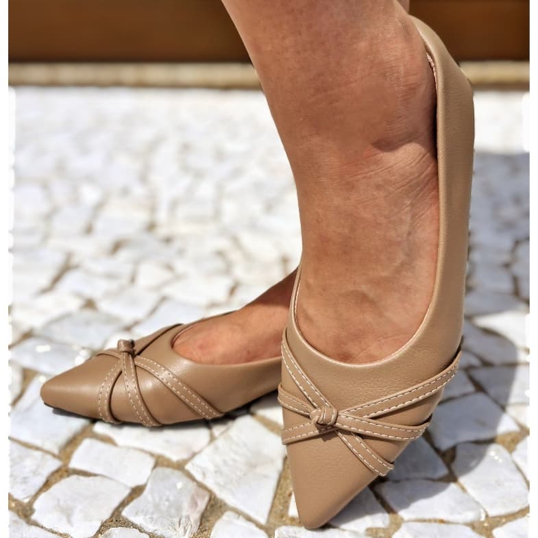 Sapatilha feminina bico fino cor nude, tiras trançadas, linha conforto tendência moda feminina casual elegante