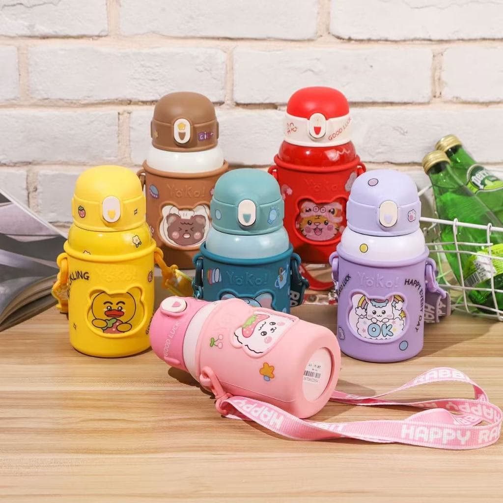 Garrafa térmica infantil aço inoxidável com canudo e suporte de silicone com alça 450ml