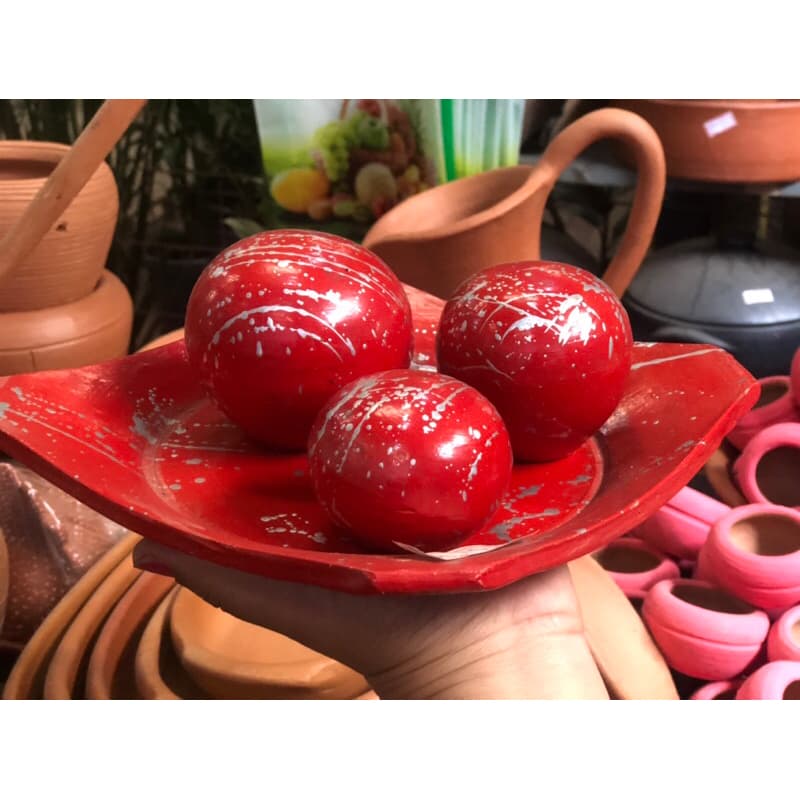 Prato com bolas decorativo, perfeito para bancadas, mesas estantes e etc.