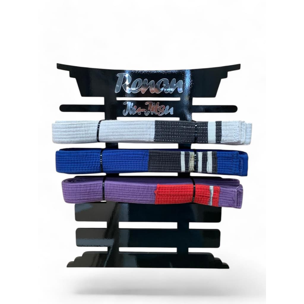 Porta Faixas Jiu-Jitsu MDF 6mm – Personalizado para 5 Faixas