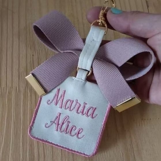 kit de Três 3 chaveiros com laço e TAG bordada personalizada para bolsa da maternidade, chaveiro