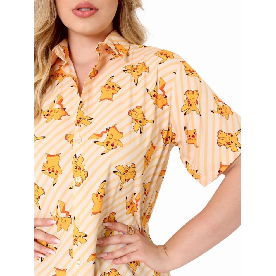 Camisa Camiseta Social de Botões Manga Curta Estampada Pokemon Pikachu Amarela