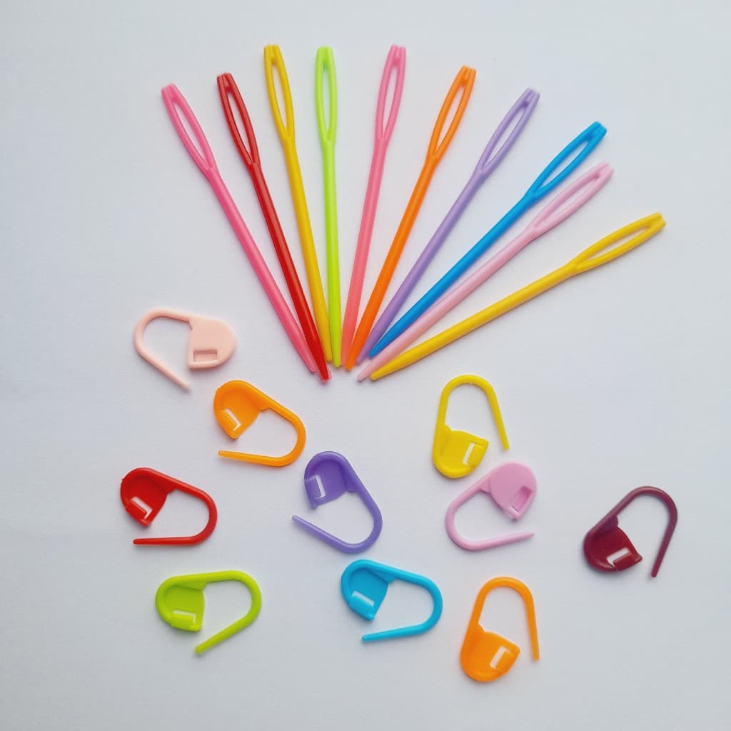 Kit 10 Agulhas de Plástico e 10 Marcador de Pontos cadeado colorido Costura, Crochê, tricô