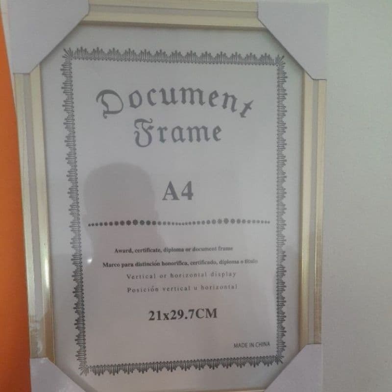 quadro pra diploma A4 retrata moldura com pendurado ou apoio gravata