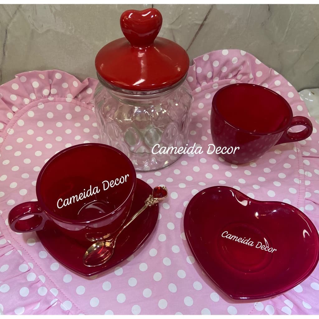 Jogo de Xícaras Coleção Linha Coffee Tea Heart Vermelho em Vidro com Pires Formato Coração 8 Peças ( 4 Pires 4 Xícaras)