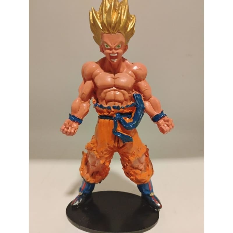 boneco Dragon Ball em resina colecionável
