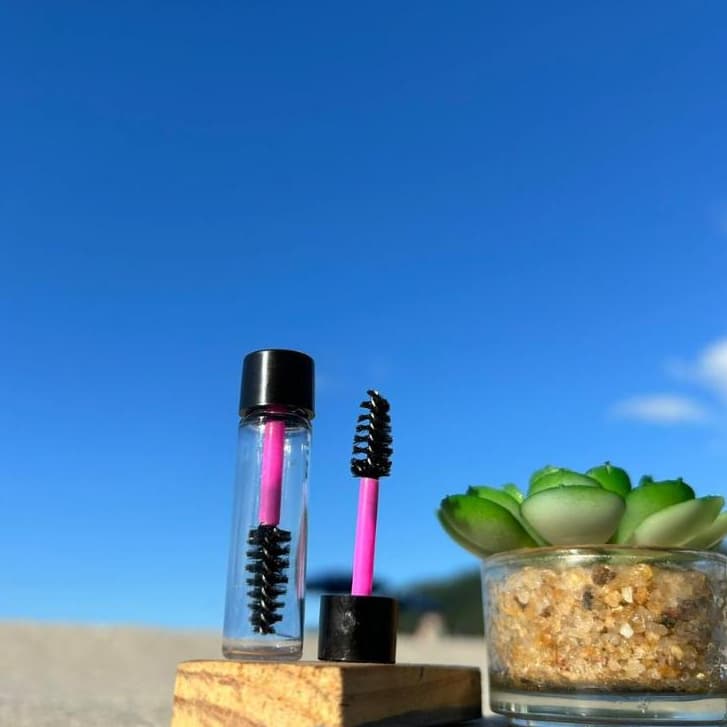 Kit 20 Mini Escovinha de Cílios com Tubo Alongamento Brinde Cliente Sobrancelhas Frasco Vazio Design