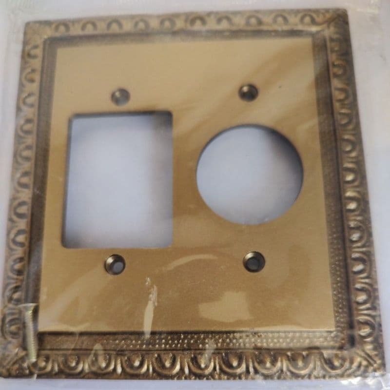 Espelho Placa Linha Clássica 4x4 para Tomada Redonda Interruptores Triplo